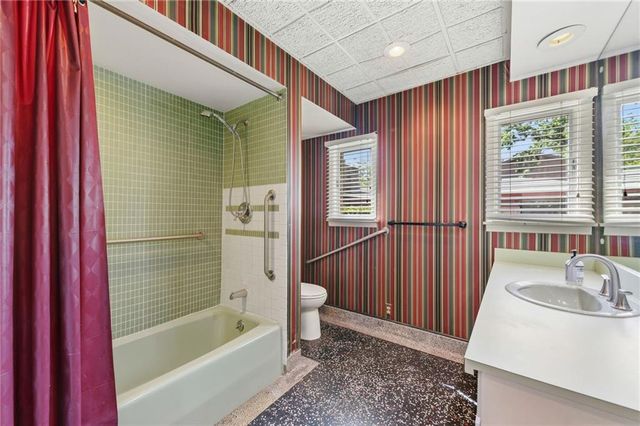 3630 N Briarcliff Road, Kansas City, MO 64116