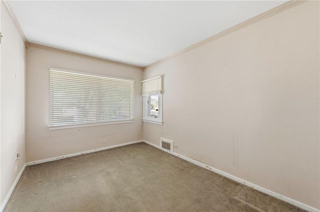 3630 N Briarcliff Road, Kansas City, MO 64116