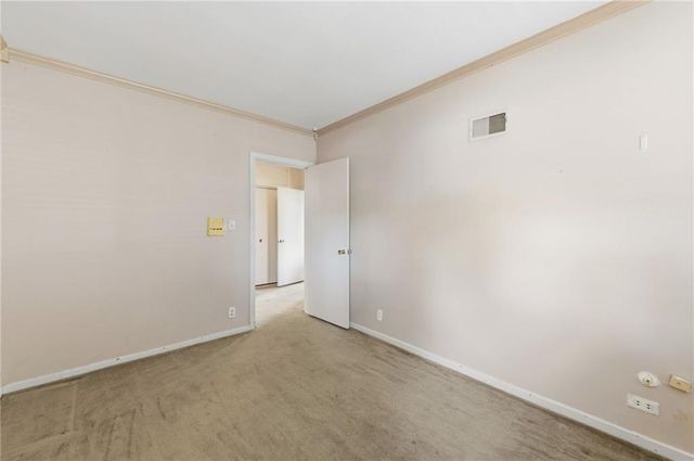 3630 N Briarcliff Road, Kansas City, MO 64116