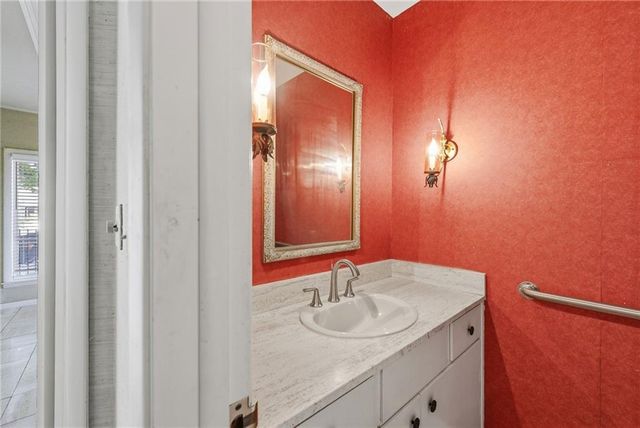 3630 N Briarcliff Road, Kansas City, MO 64116