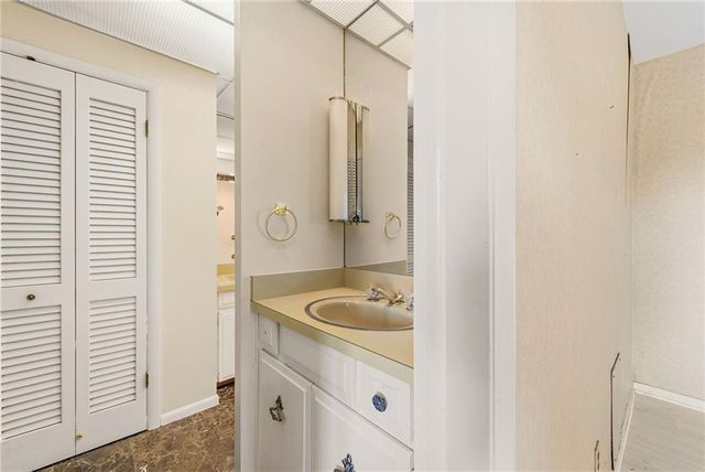 3630 N Briarcliff Road, Kansas City, MO 64116