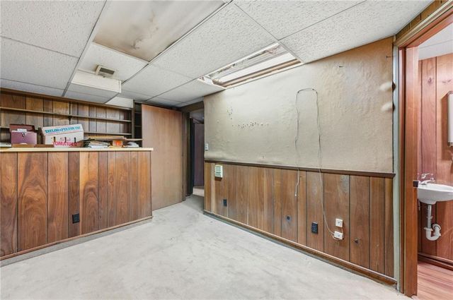 3630 N Briarcliff Road, Kansas City, MO 64116