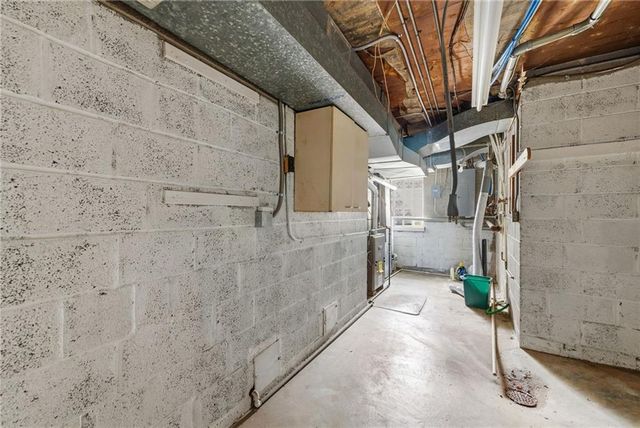 3630 N Briarcliff Road, Kansas City, MO 64116