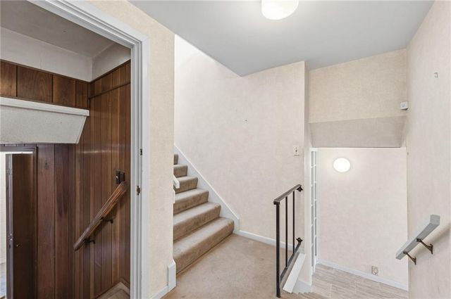 3630 N Briarcliff Road, Kansas City, MO 64116