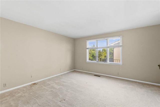 3630 N Briarcliff Road, Kansas City, MO 64116