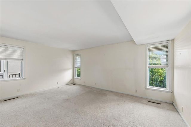 3630 N Briarcliff Road, Kansas City, MO 64116
