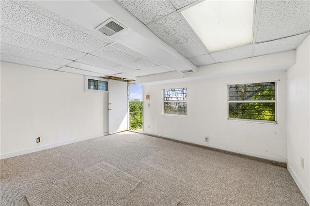 3630 N Briarcliff Road, Kansas City, MO 64116