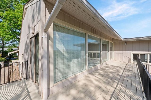 3630 N Briarcliff Road, Kansas City, MO 64116