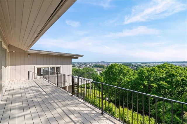 3630 N Briarcliff Road, Kansas City, MO 64116