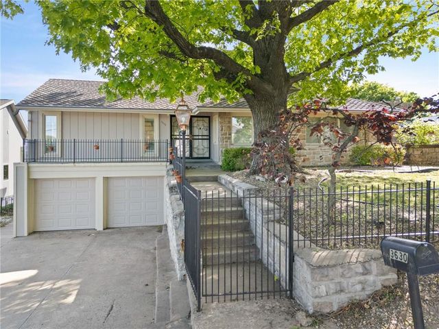 3630 N Briarcliff Road, Kansas City, MO 64116