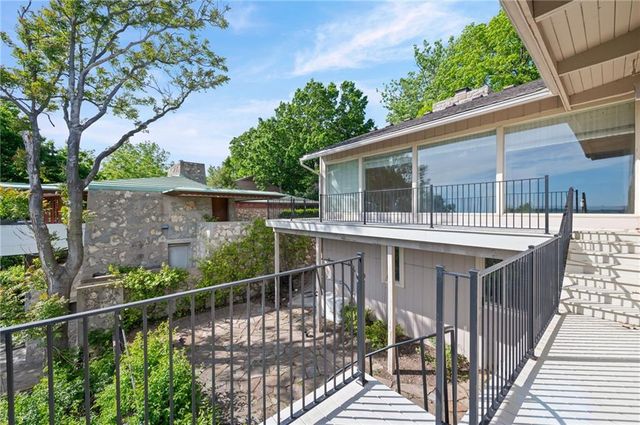 3630 N Briarcliff Road, Kansas City, MO 64116