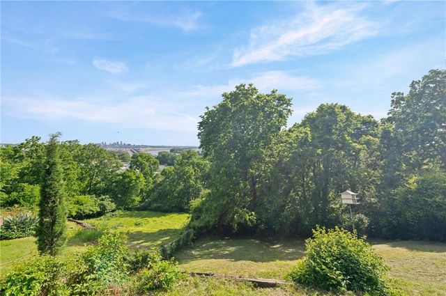 3630 N Briarcliff Road, Kansas City, MO 64116