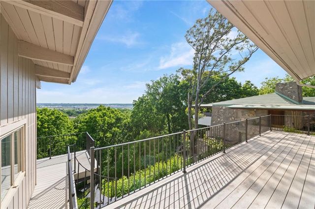 3630 N Briarcliff Road, Kansas City, MO 64116