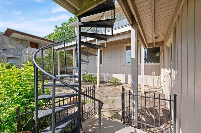 3630 N Briarcliff Road, Kansas City, MO 64116
