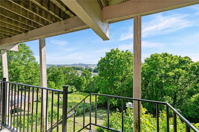 3630 N Briarcliff Road, Kansas City, MO 64116