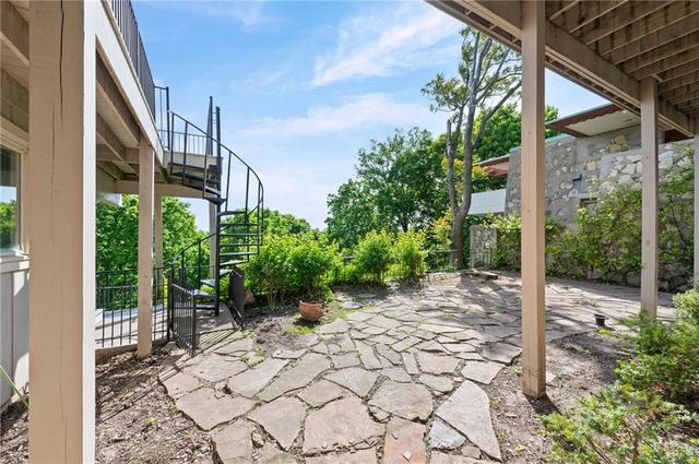 3630 N Briarcliff Road, Kansas City, MO 64116