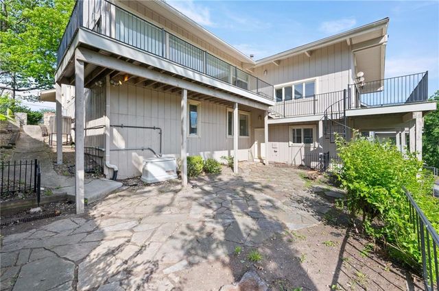3630 N Briarcliff Road, Kansas City, MO 64116
