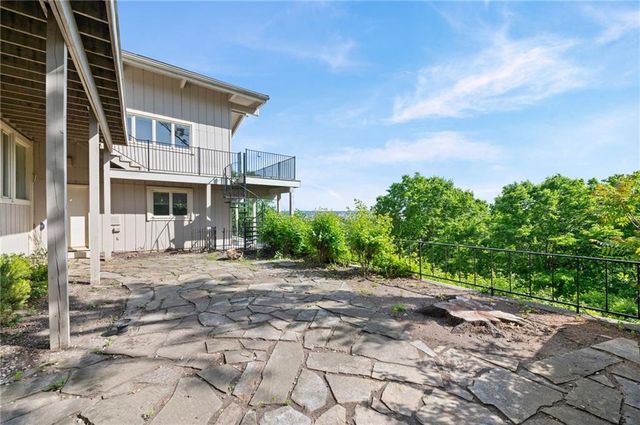 3630 N Briarcliff Road, Kansas City, MO 64116