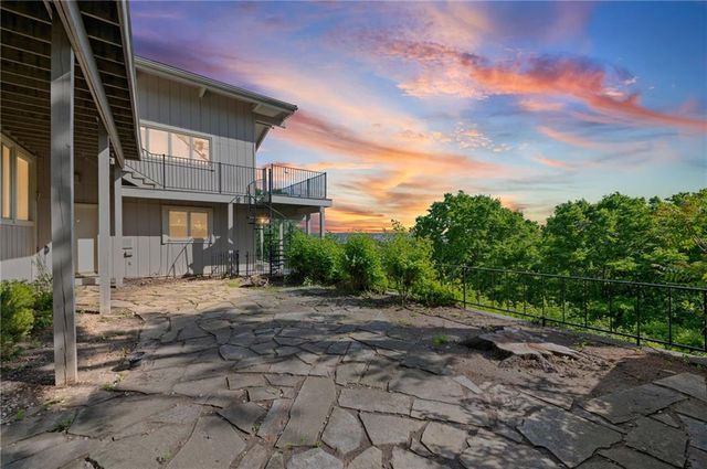 3630 N Briarcliff Road, Kansas City, MO 64116