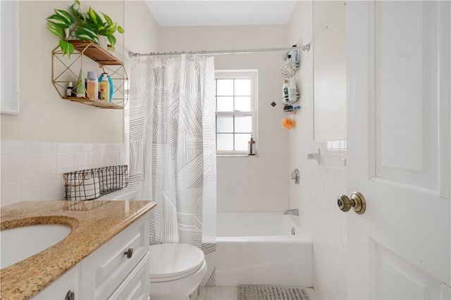 21 Woodside Avenue, West Warwick, RI 02893