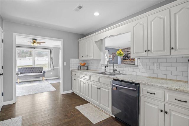 1500 Ashley DR, Salem, VA 24153