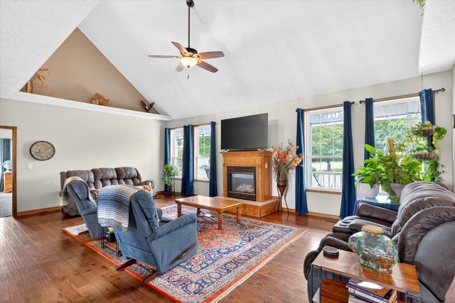 1061 S Eagle Lake Drive, Nixa, MO 65714