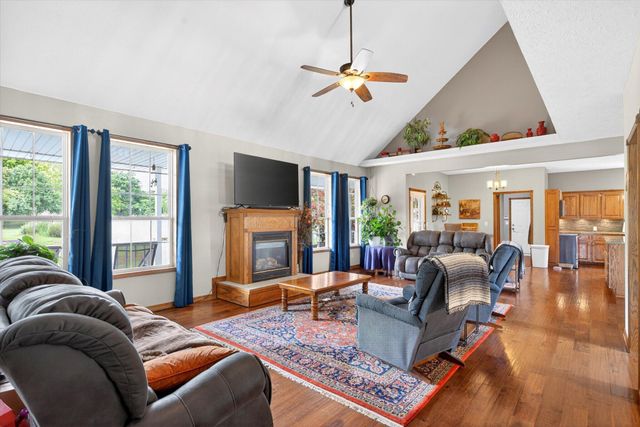 1061 S Eagle Lake Drive, Nixa, MO 65714