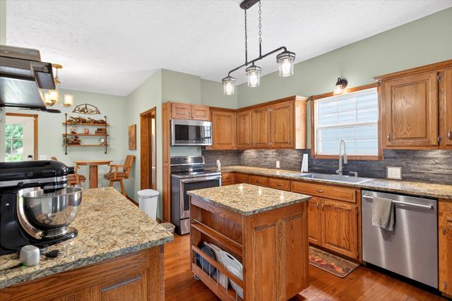 1061 S Eagle Lake Drive, Nixa, MO 65714