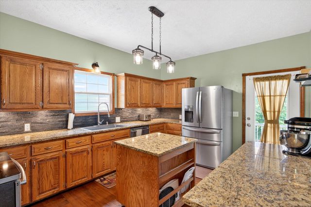 1061 S Eagle Lake Drive, Nixa, MO 65714