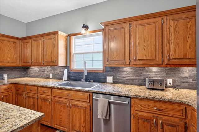 1061 S Eagle Lake Drive, Nixa, MO 65714