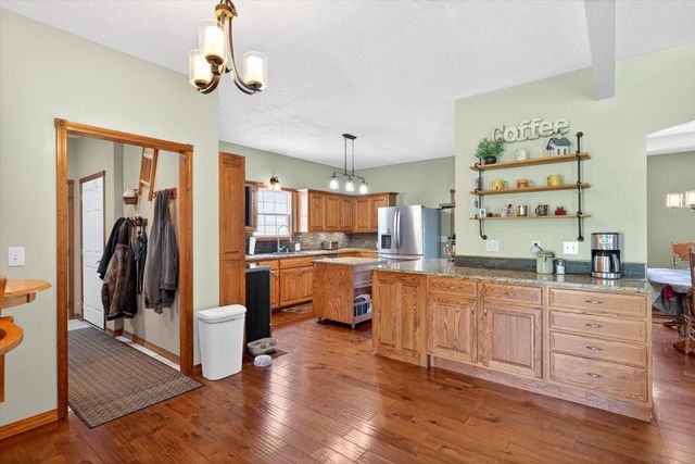 1061 S Eagle Lake Drive, Nixa, MO 65714