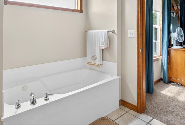 1061 S Eagle Lake Drive, Nixa, MO 65714