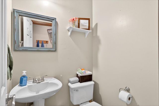 1061 S Eagle Lake Drive, Nixa, MO 65714