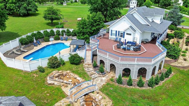 1061 S Eagle Lake Drive, Nixa, MO 65714