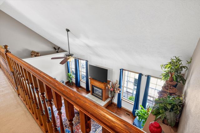 1061 S Eagle Lake Drive, Nixa, MO 65714