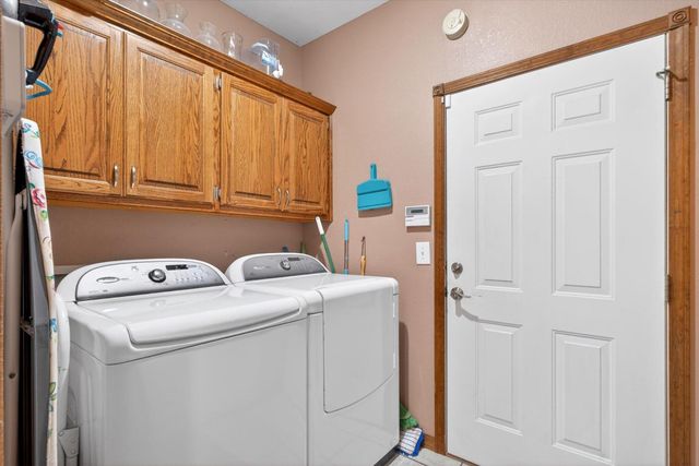 1061 S Eagle Lake Drive, Nixa, MO 65714