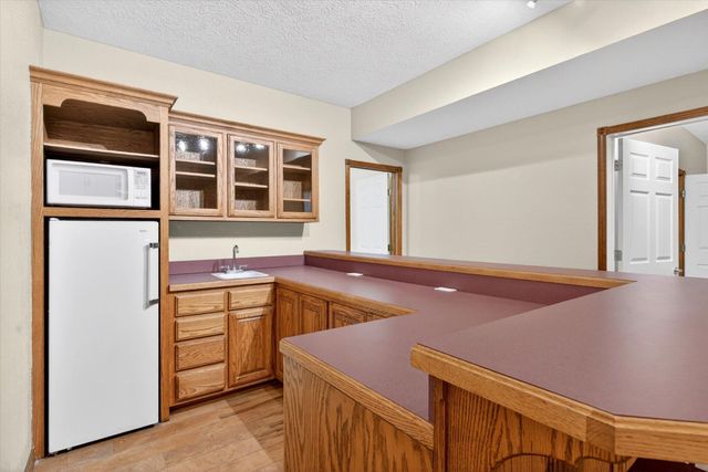 1061 S Eagle Lake Drive, Nixa, MO 65714
