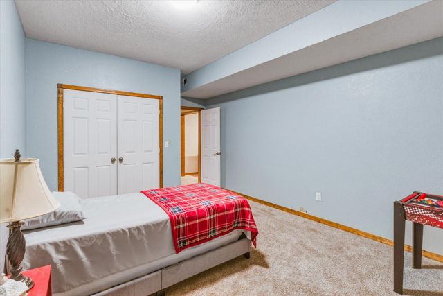 1061 S Eagle Lake Drive, Nixa, MO 65714