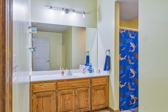 1061 S Eagle Lake Drive, Nixa, MO 65714