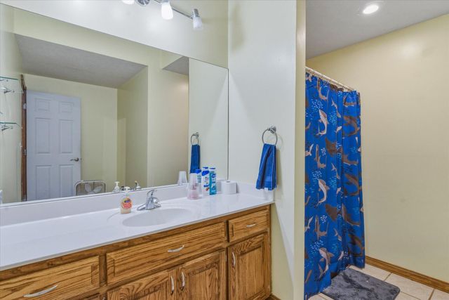 1061 S Eagle Lake Drive, Nixa, MO 65714