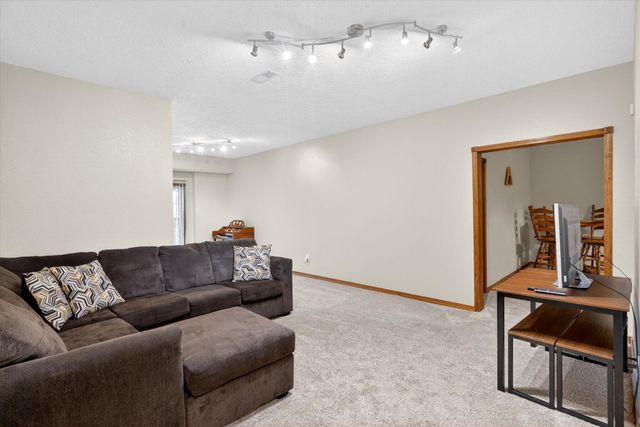 1061 S Eagle Lake Drive, Nixa, MO 65714