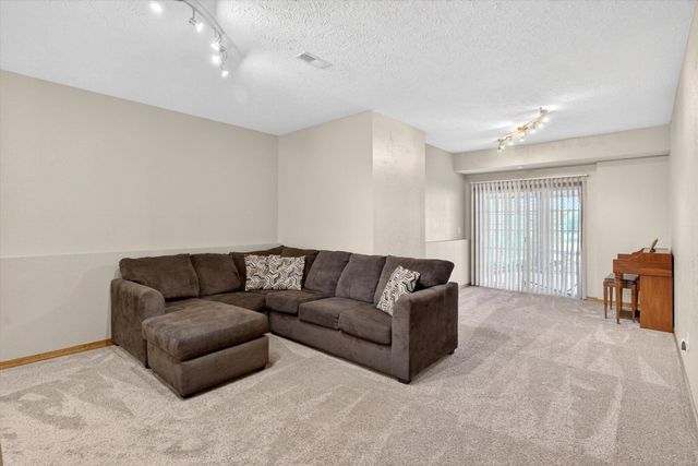 1061 S Eagle Lake Drive, Nixa, MO 65714