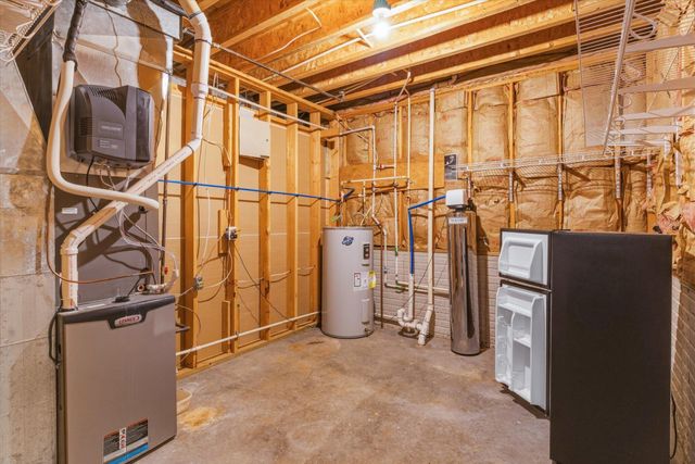 1061 S Eagle Lake Drive, Nixa, MO 65714