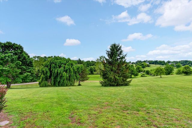 1061 S Eagle Lake Drive, Nixa, MO 65714