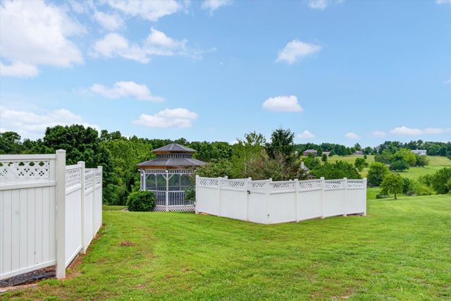 1061 S Eagle Lake Drive, Nixa, MO 65714
