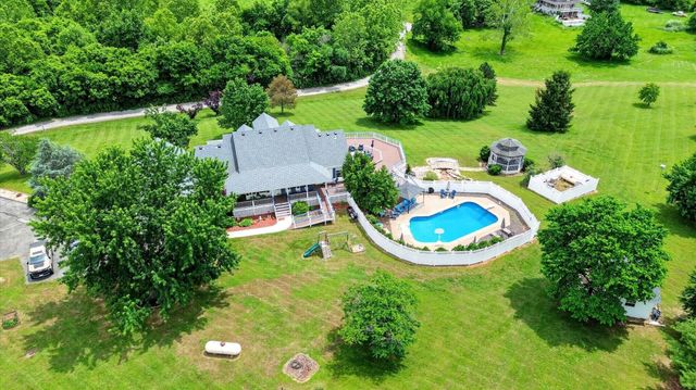1061 S Eagle Lake Drive, Nixa, MO 65714