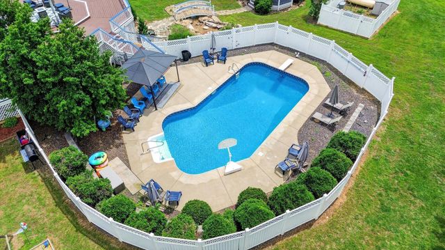 1061 S Eagle Lake Drive, Nixa, MO 65714