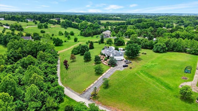 1061 S Eagle Lake Drive, Nixa, MO 65714