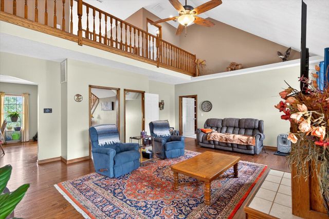 1061 S Eagle Lake Drive, Nixa, MO 65714