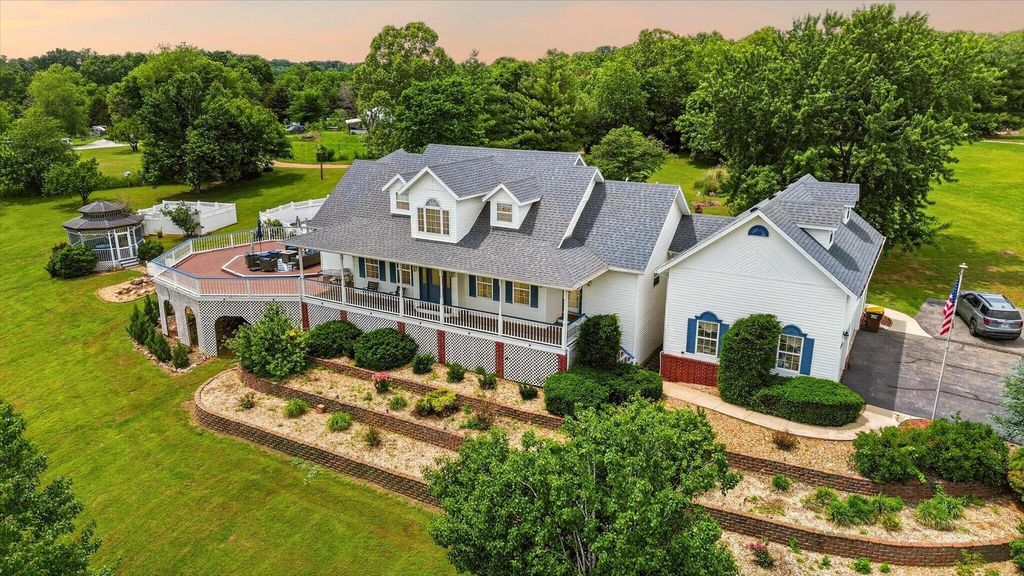 1061 S Eagle Lake Drive, Nixa, MO 65714